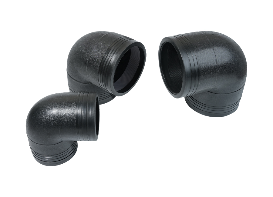 Qual o efeito do uso de vários cotovelos de 90 graus em um arranjo de tubulação na perda de pressão do sistema? Como otimizar o projeto da tubulação?